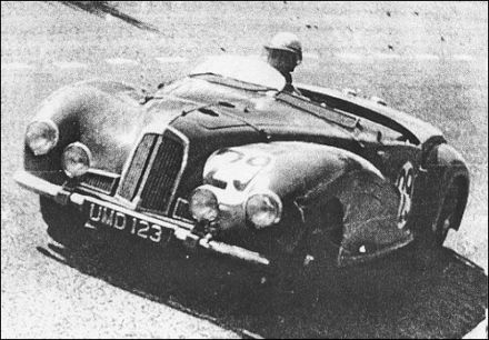 Robert Lawrie i Robert W.Parker – Aston Martin DB 1.